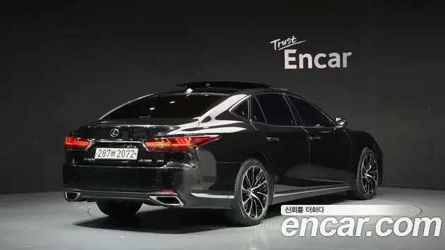 Lexus LS500 2021 — ფოტო 7/20