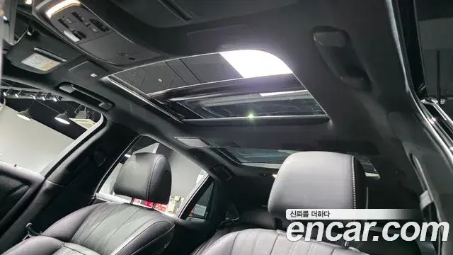 Lexus LS500 2021 — ფოტო 8/20