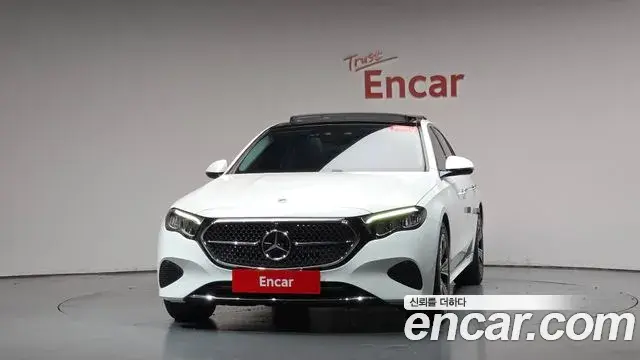 Mercedes-Benz E-Class 2025 — Photo 3/20