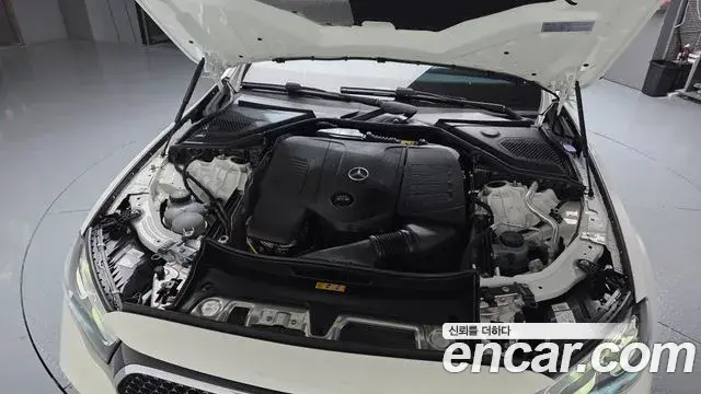 Mercedes-Benz E-Class 2025 — Photo 6/20