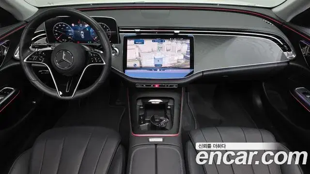 Mercedes-Benz E-Class 2025 — Photo 7/20