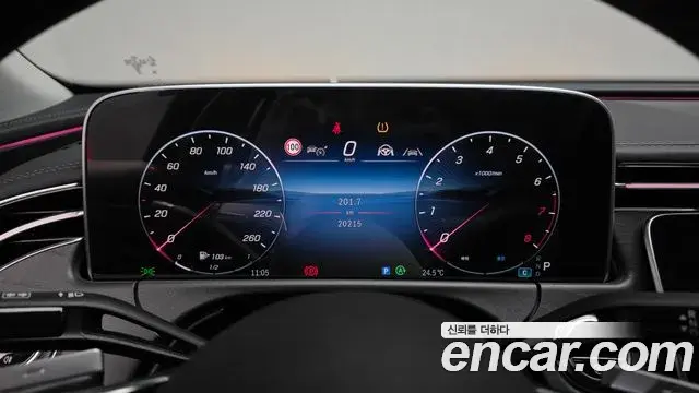 Mercedes-Benz E-Class 2025 — Photo 8/20