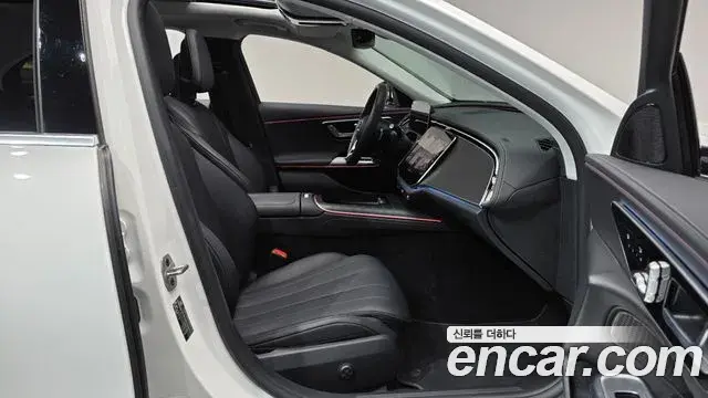 Mercedes-Benz E-Class 2025 — Photo 11/20
