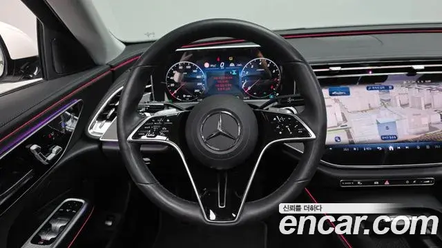 Mercedes-Benz E-Class 2025 — Photo 13/20