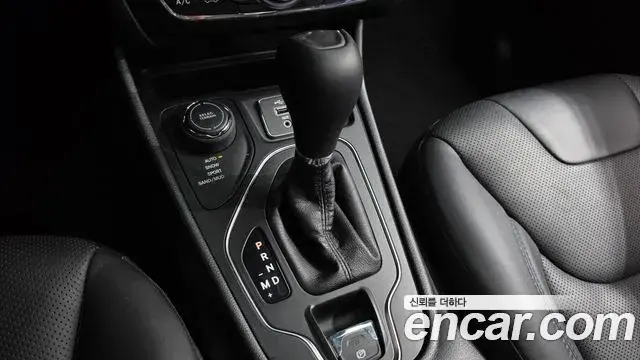 Jeep Cherokee 2019 — Фото 9/20