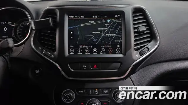 Jeep Cherokee 2019 — Фото 12/20