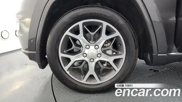 Jeep Grand Cherokee 2019 — Photo 28/36