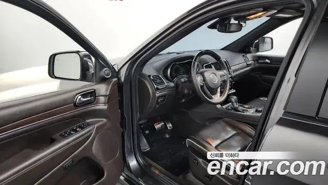 Jeep Grand Cherokee 2019 — Photo 27/36