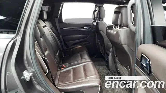 Jeep Grand Cherokee 2019 — Photo 14/36