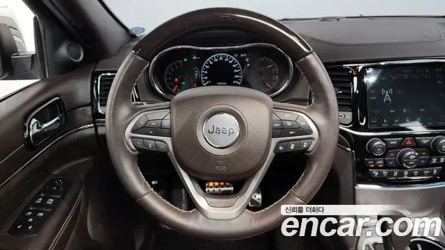 Jeep Grand Cherokee 2019 — Photo 17/36
