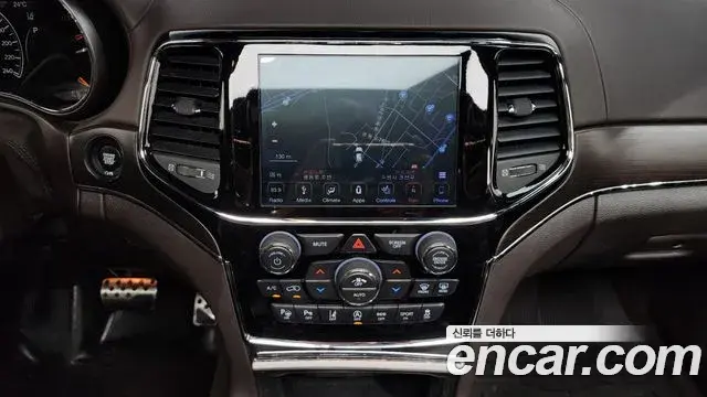 Jeep Grand Cherokee 2019 — Photo 15/36