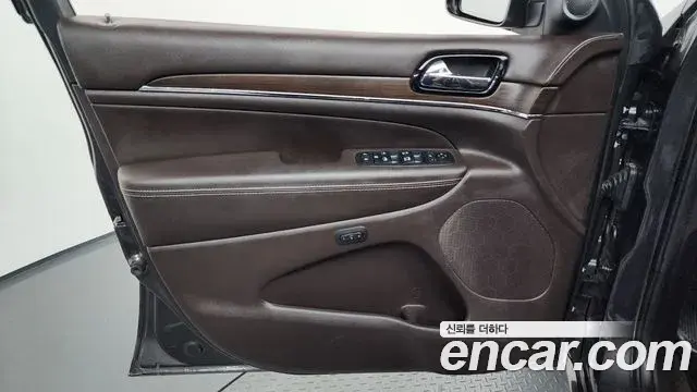 Jeep Grand Cherokee 2019 — Photo 36/36