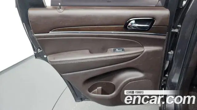 Jeep Grand Cherokee 2019 — Photo 20/36