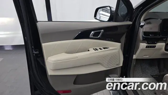 Kia Carnival 2024 — Photo 25/36