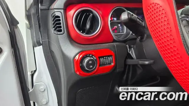 Jeep Wrangler 2022 — Фото 19/20