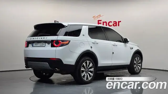 Land Rover Discovery Sport 2019 — Фото 2/20