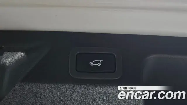 Land Rover Discovery Sport 2019 — Фото 16/20
