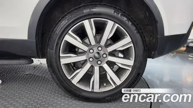 Land Rover Discovery Sport 2019 — Şəkil 30/34