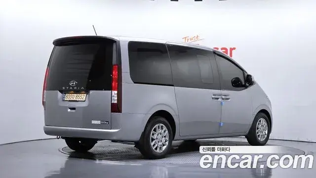 Hyundai Staria 2023 — Фото 2/20