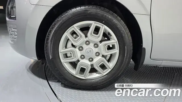 Hyundai Staria 2023 — Фото 5/20