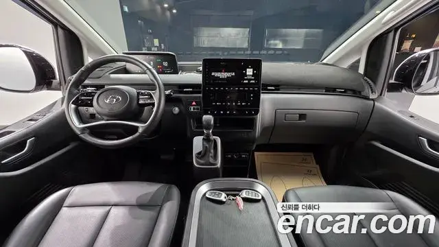 Hyundai Staria 2023 — Фото 7/20