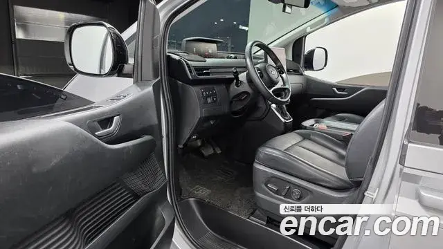 Hyundai Staria 2023 — Фото 10/20