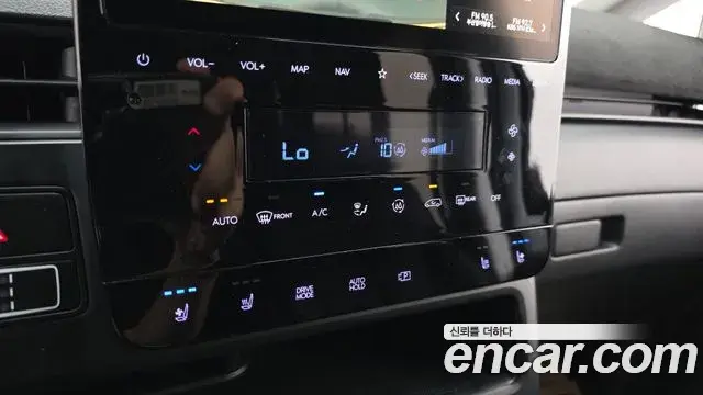 Hyundai Staria 2023 — Фото 17/20