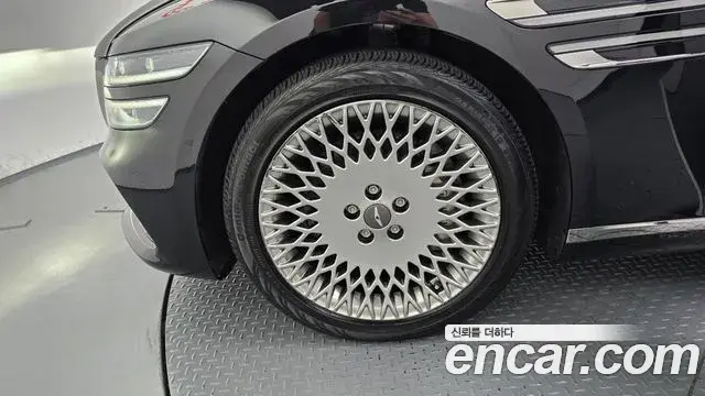 Genesis Electrified G80 2023 — Photo 5/20