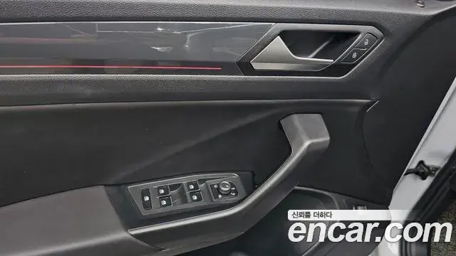 Volkswagen T-Roc 2021 — Фото 19/20