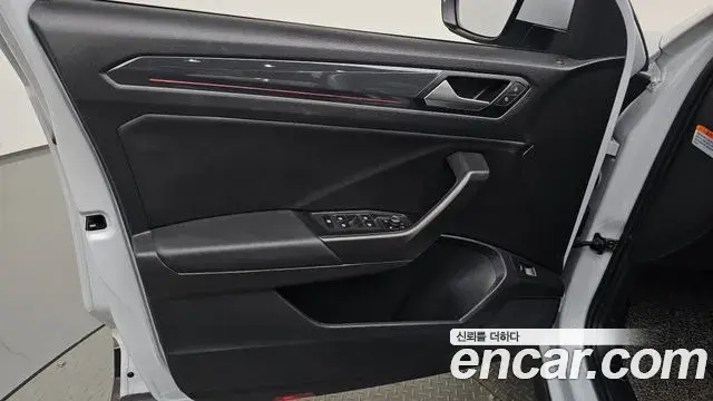 Volkswagen T-Roc 2021 — Şəkil 1/36