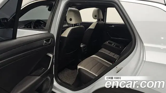 Volkswagen T-Roc 2021 — Şəkil 18/36