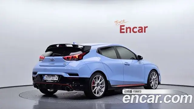 Hyundai Veloster 2021 — Фото 2/20