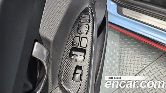Hyundai Veloster 2021 — Фото 17/20
