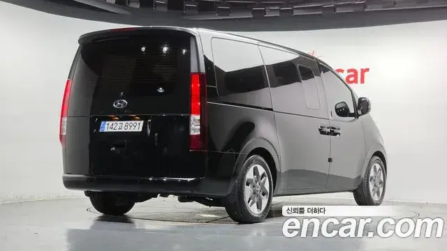 Hyundai Staria 2023 — Photo 2/20