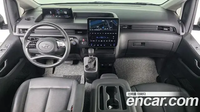 Hyundai Staria 2023 — Photo 7/20