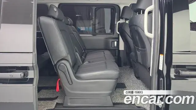 Hyundai Staria 2023 — Photo 12/20