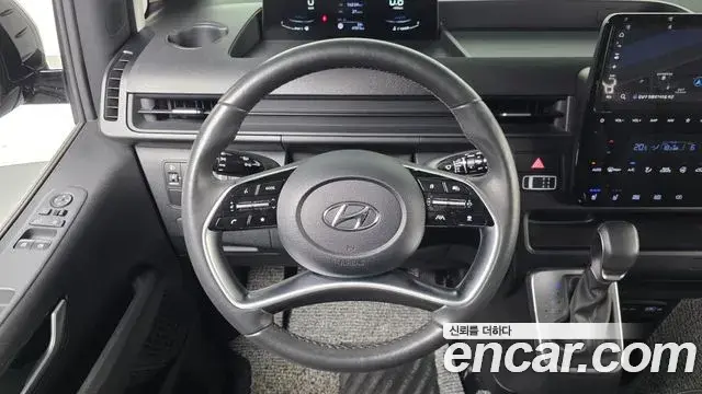 Hyundai Staria 2023 — Photo 13/20