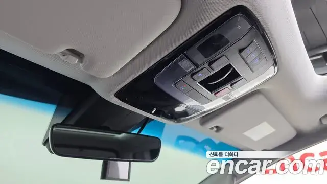Hyundai Staria 2023 — Photo 17/20