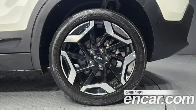 Kia Seltos 2022 — ფოტო 27/31