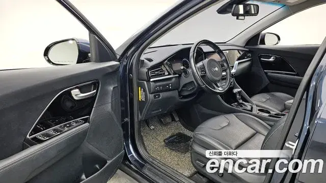 Kia Niro 2020 — Фото 10/20