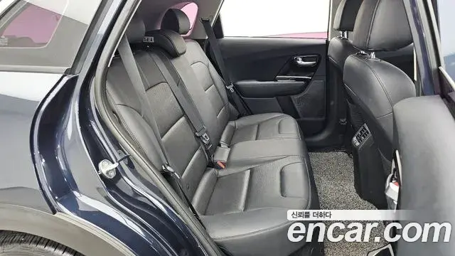 Kia Niro 2020 — Фото 11/20