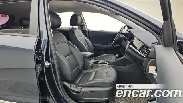 Kia Niro 2020 — Фото 12/20