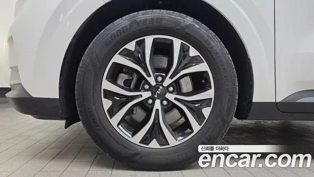 Kia Carnival 2021 — Фото 5/20