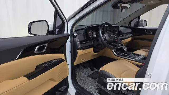 Kia Carnival 2021 — Фото 10/20