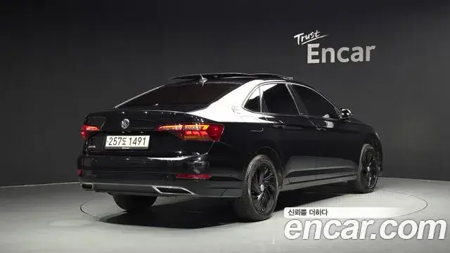 Volkswagen Jetta 2021 — Фото 1/20