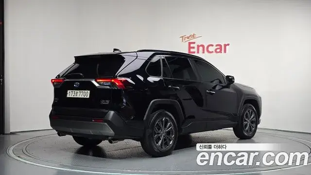 Toyota RAV4 2023 — Şəkil 2/20