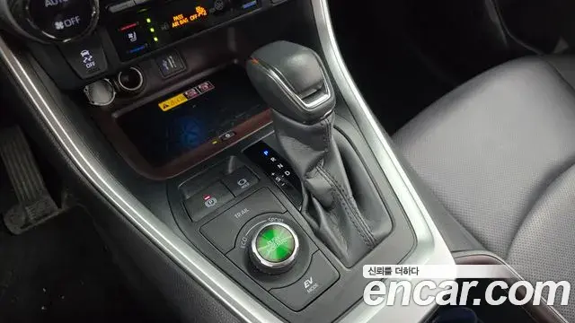 Toyota RAV4 2023 — Şəkil 9/20