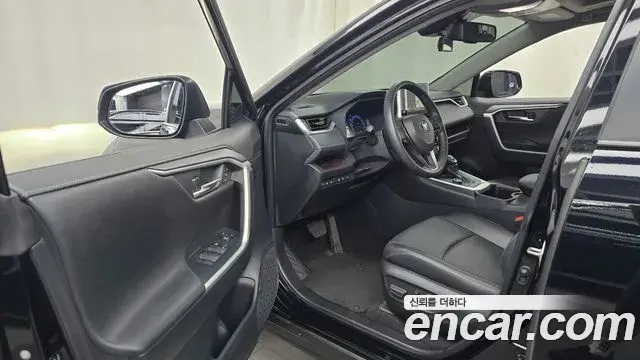 Toyota RAV4 2023 — Şəkil 10/20
