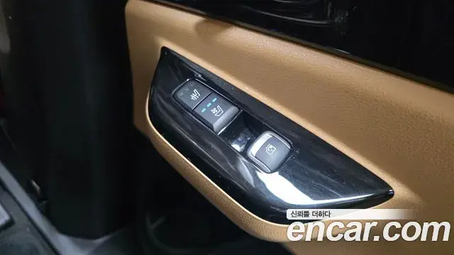 Kia Carnival 2021 — Фото 18/20