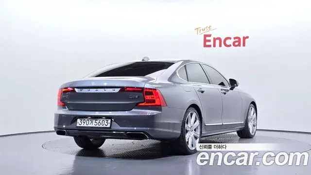 Volvo S90 2019 — Photo 4/36